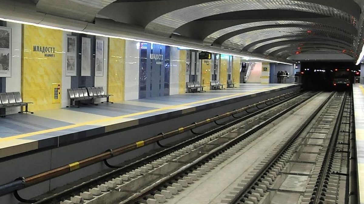 Метро заклещи 86-годишен от Ректората до Младост