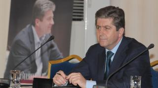 Първанов спечелил изборите с ризата на сина си