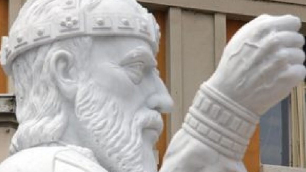 България приветства паметника на цар Самуил в Скопие