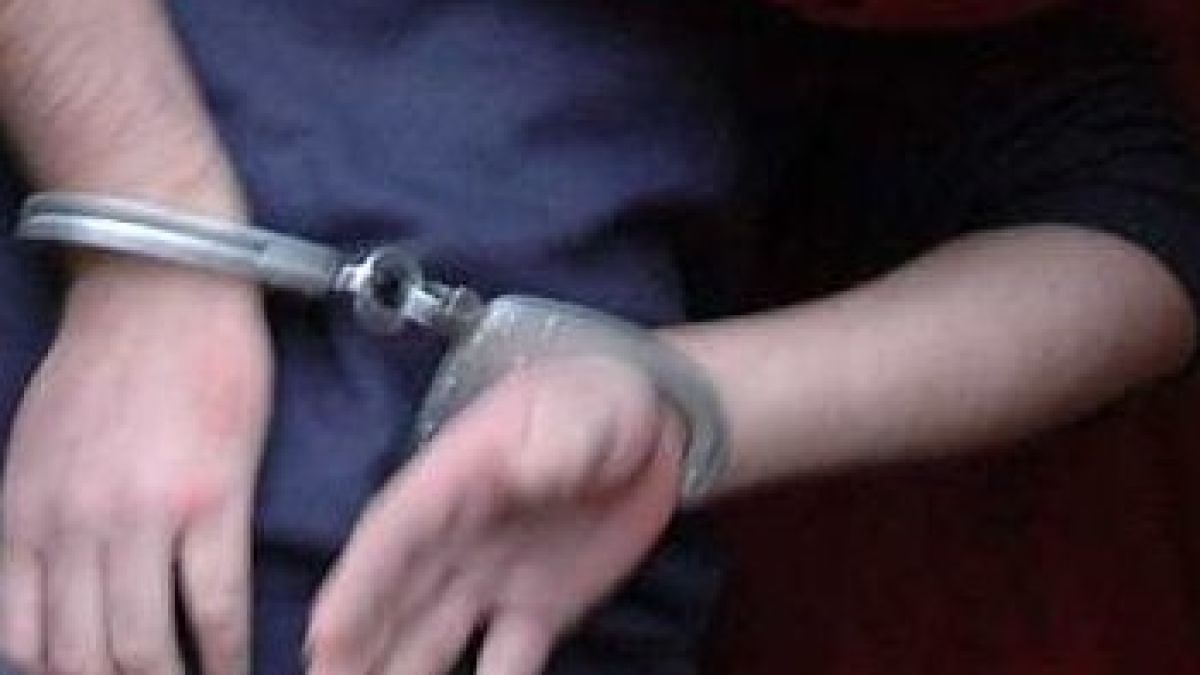 Уличиха попски син от Хисаря за блудство с дете