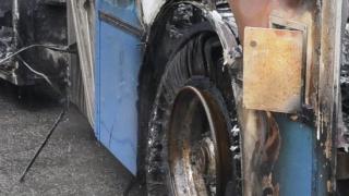 Автобус с пътници се запали в движение 
