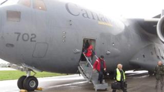 Самолет излезе от пистата и се запали