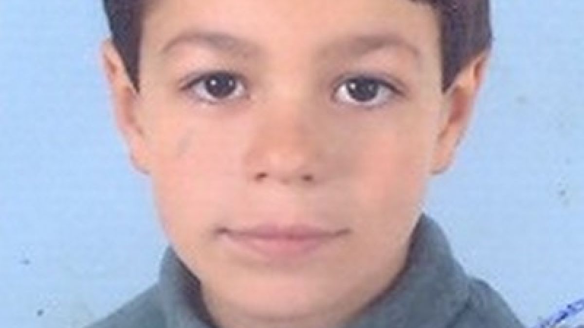 Дете изчезна в центъра на Шумен, издирват го под дърво и камък 