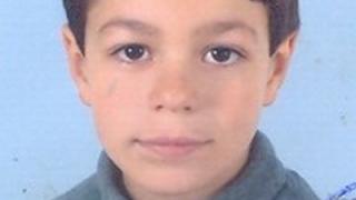Дете изчезна в центъра на Шумен, издирват го под дърво и камък 