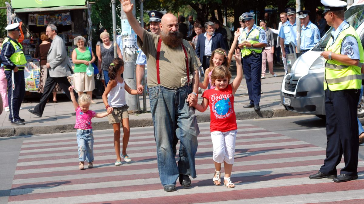 КАТ отнема книжки, ако не пуснем пешеходци на зебра?