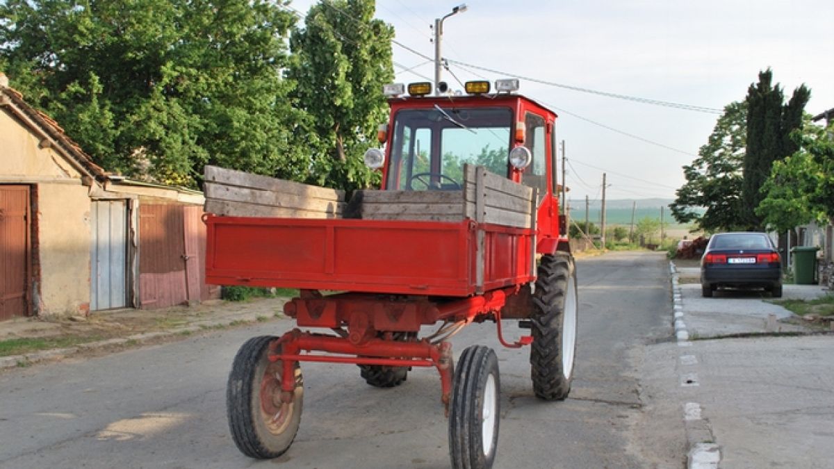 Самоходно шаси уби двама мъже 