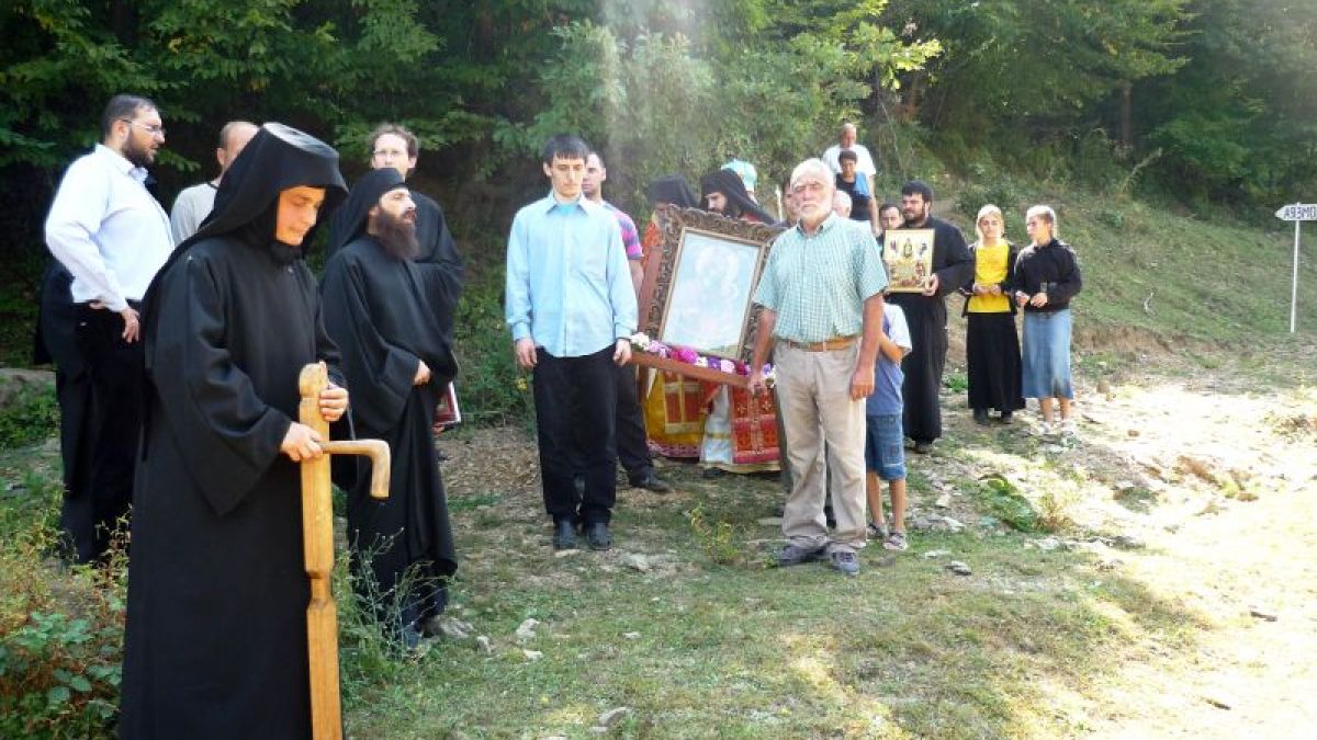 Свещеник засне чудо с икона на Света Богородица
