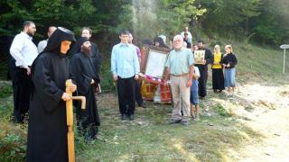 Свещеник засне чудо с икона на Света Богородица