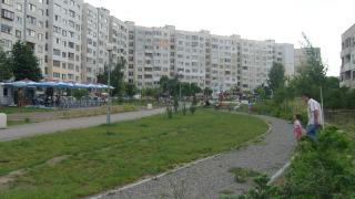 Столичанин заключи вкъщи съдия-изпълнител и полицай