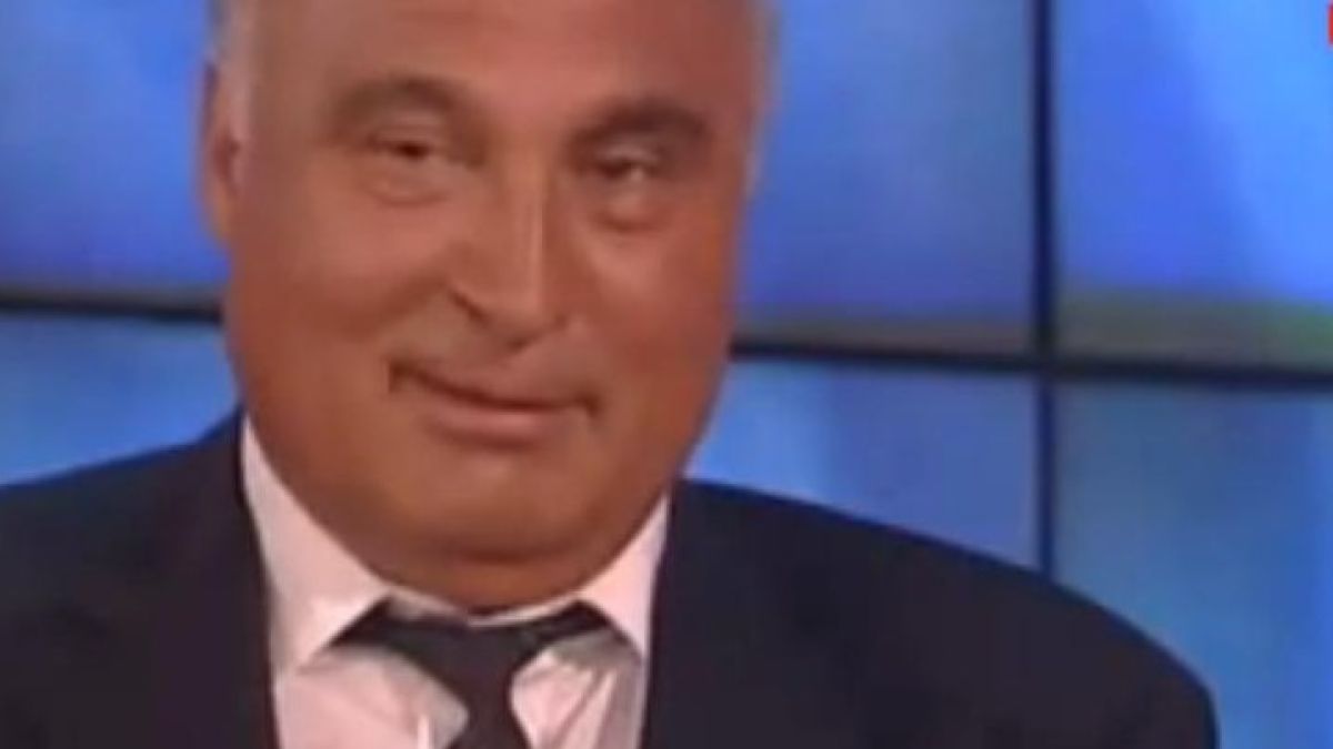 Срамота: Слави се кефи на Цар Киро (ВИДЕО)