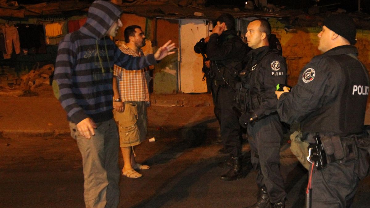 Трактора и ромски барон палят държавата?