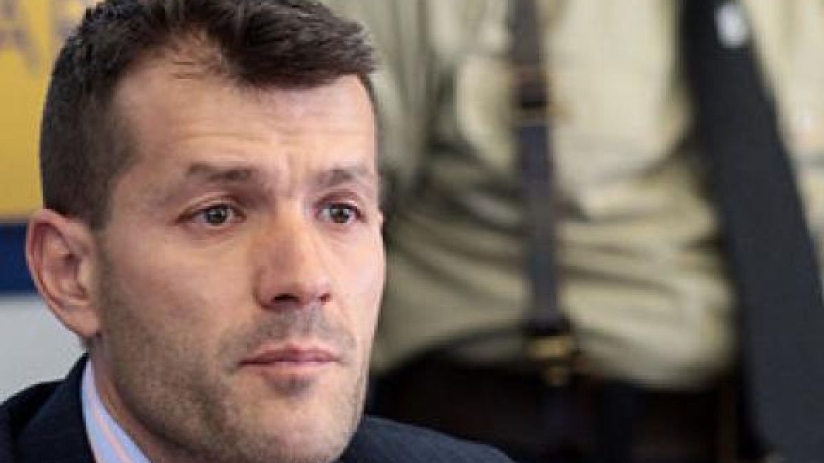 Непознати пребиха Боян Расате и негов приятел в центъра на София