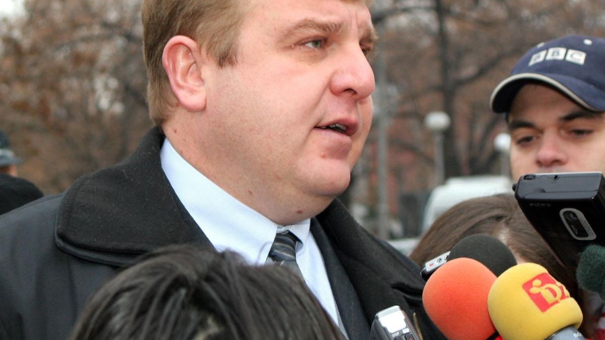 Каракачанов към управляващите: Накажете Доган! 