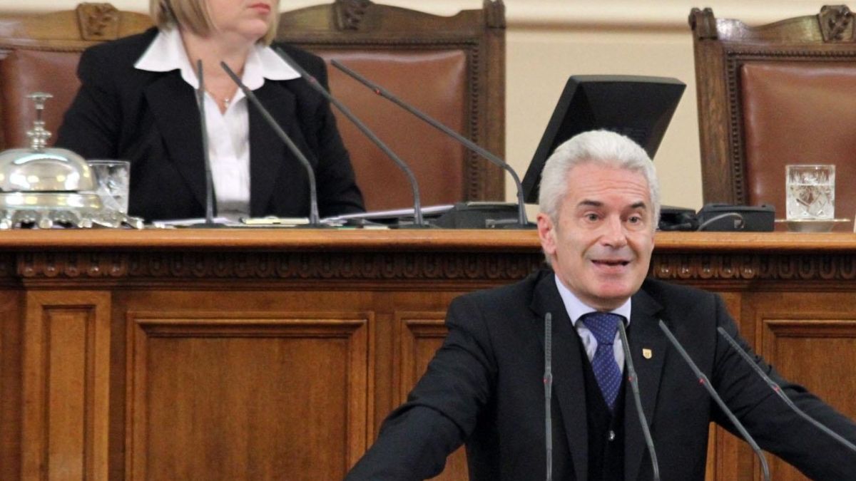 Цачева изгони Сидеров и Манолова от парламента