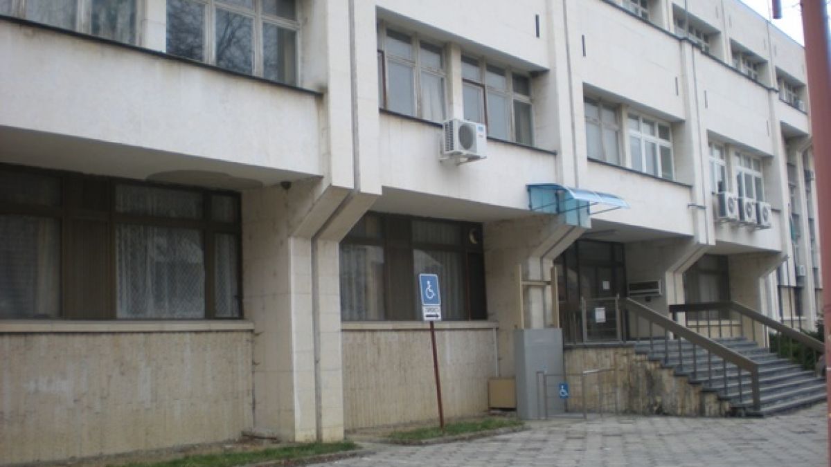 Старец се обеси в дома си
