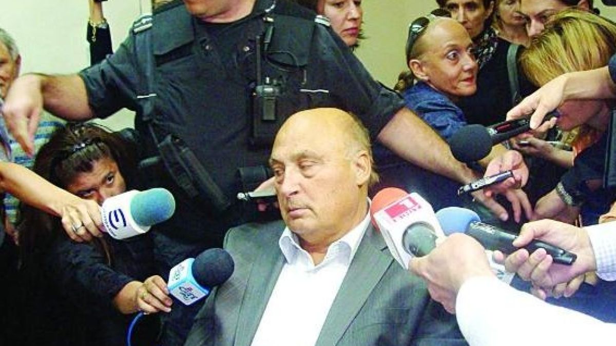 Цар Киро реве като магаре в ареста