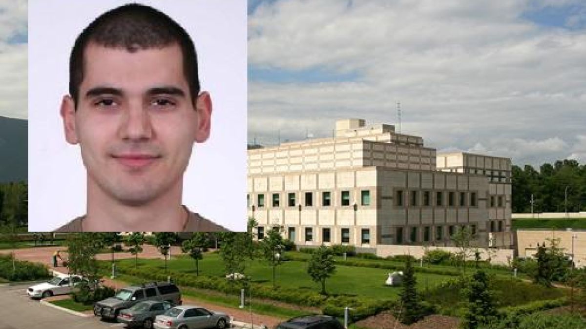 Бащата на изчезналия студент прегледа отново записи от камерите: нищо