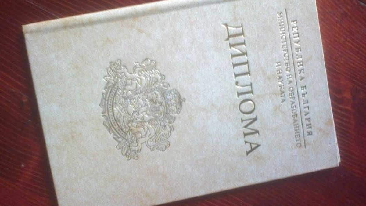 Невежи роми карат с тапии от английската 