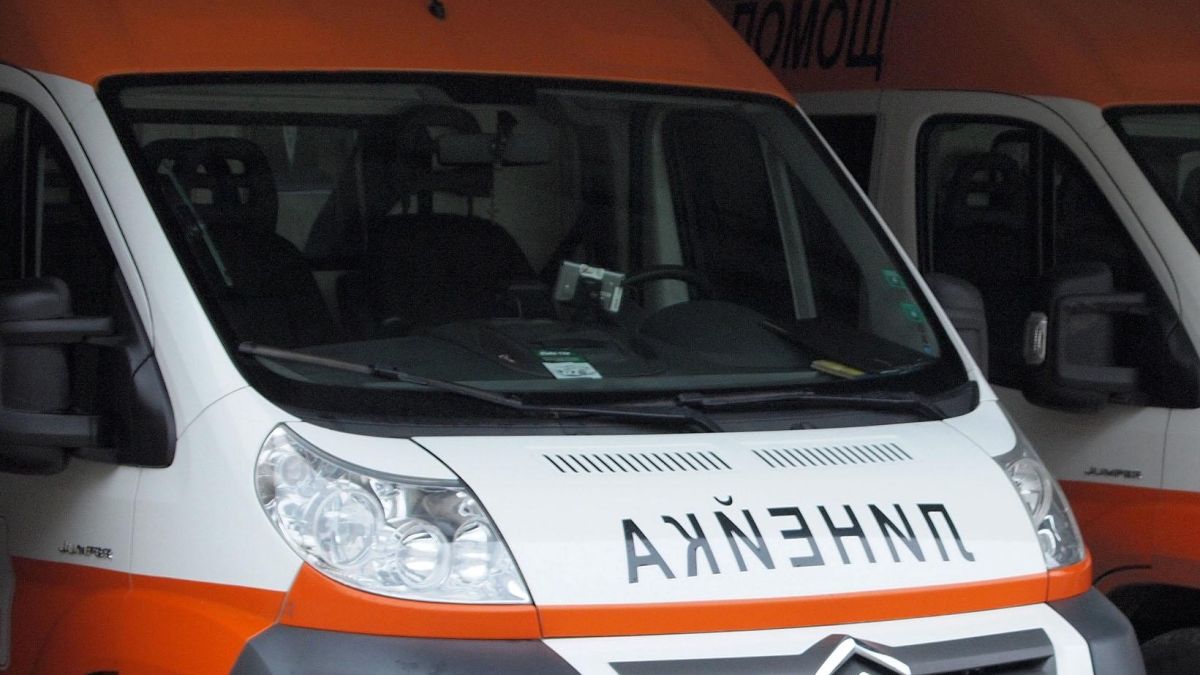 Двама ранени с ножове в София