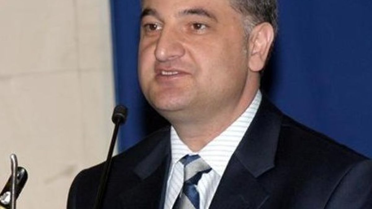 Шефът на финансовото разузнаване напусна