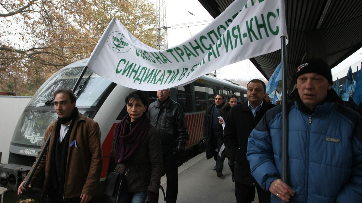 Спрените влакове без пътници