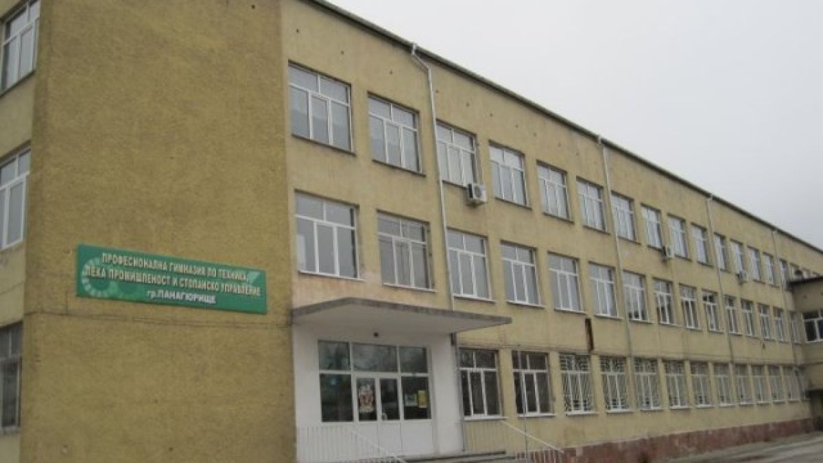 Съученици пребиха десетокласник в час по български