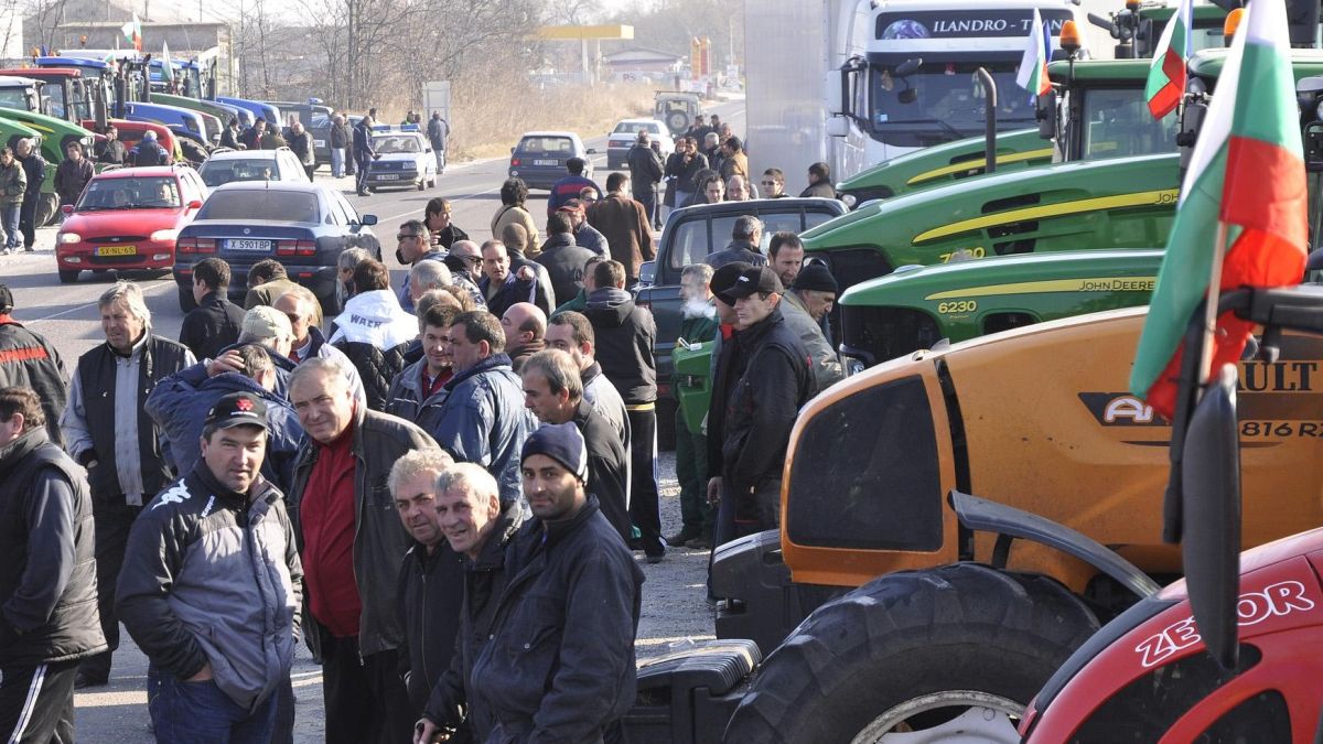Земеделците продължават ефективните протести 