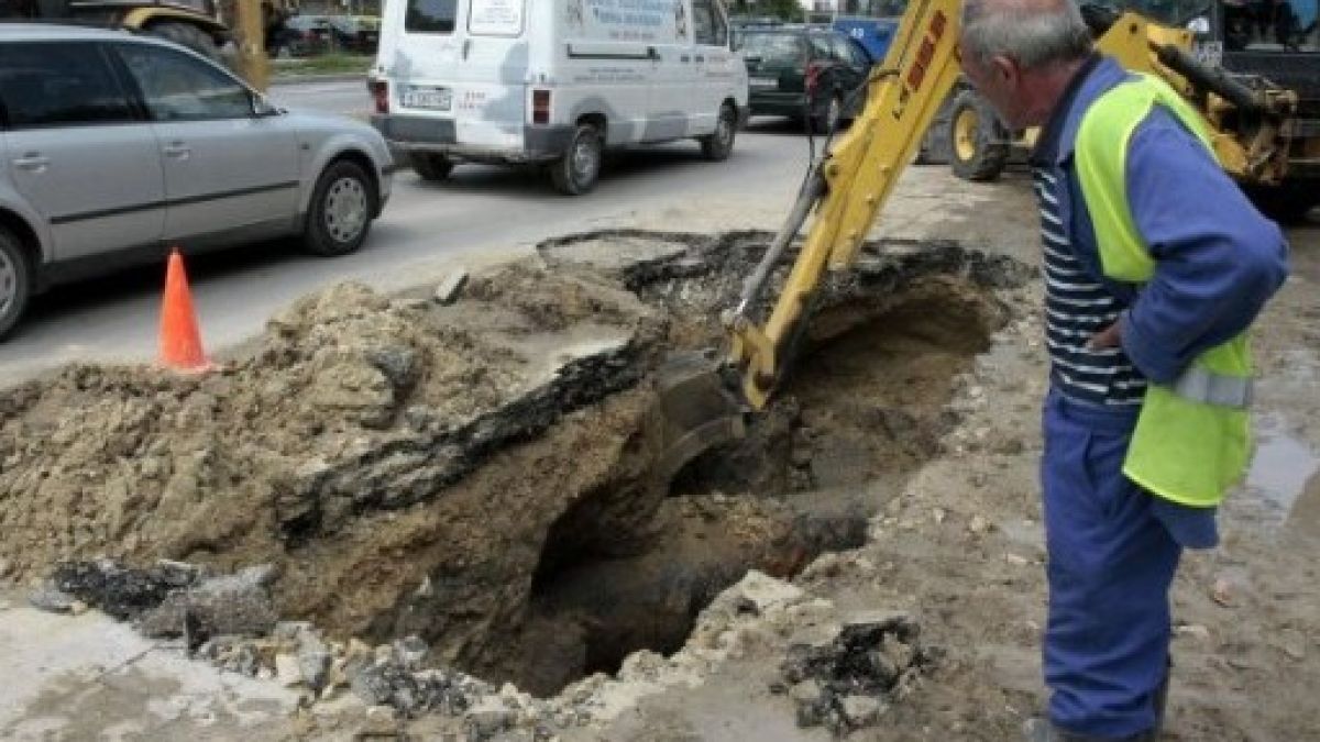 Аварии оставиха без ток и парно столичани 
