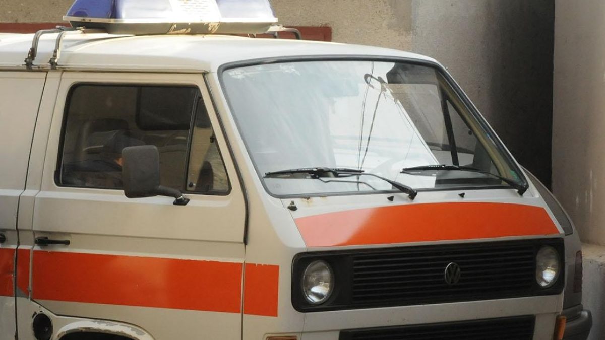 Ученичка си преряза вените в час