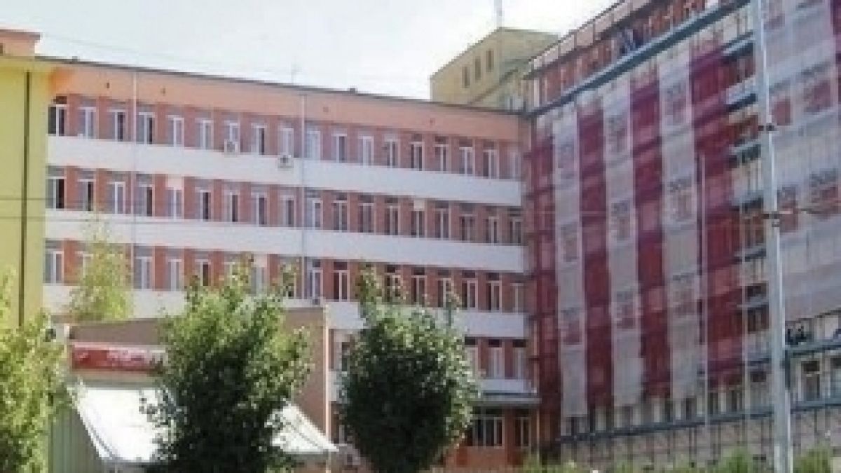 Бременна в седмия месец с две рискови операции