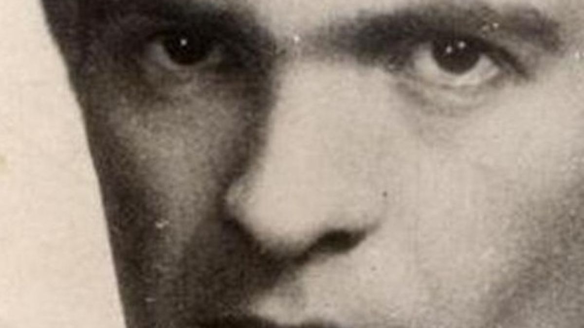 102 години от рождението на Вапцаров