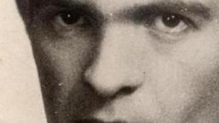 102 години от рождението на Вапцаров