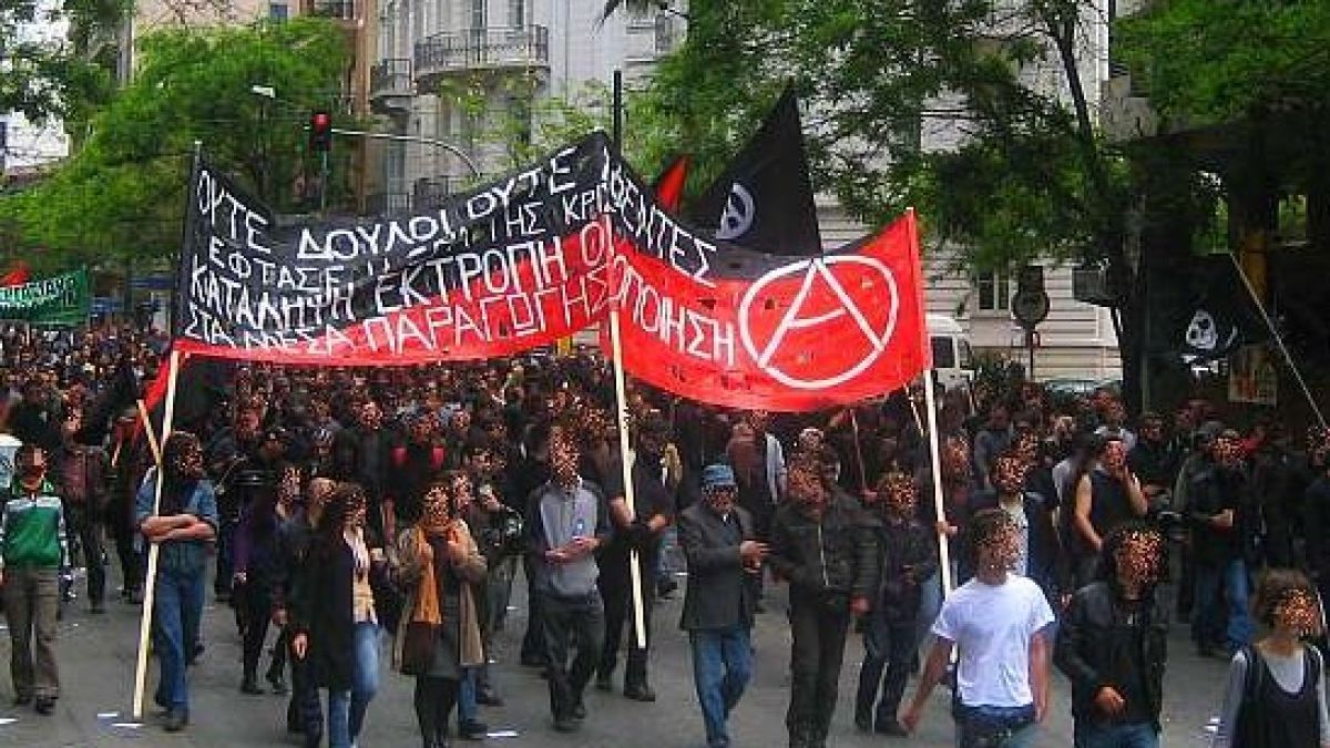 Три милиона гърци ще се простят с 13-а и 14-а заплата