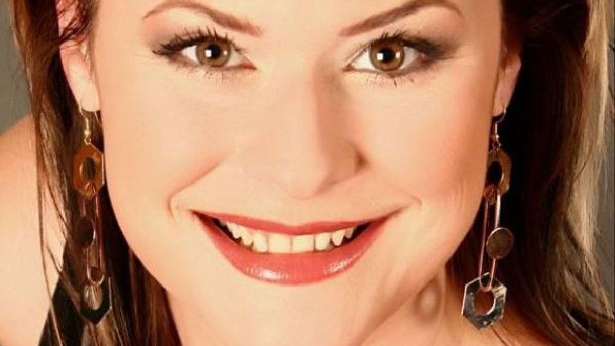 Самоуби се румънската певица Малина Олинеску