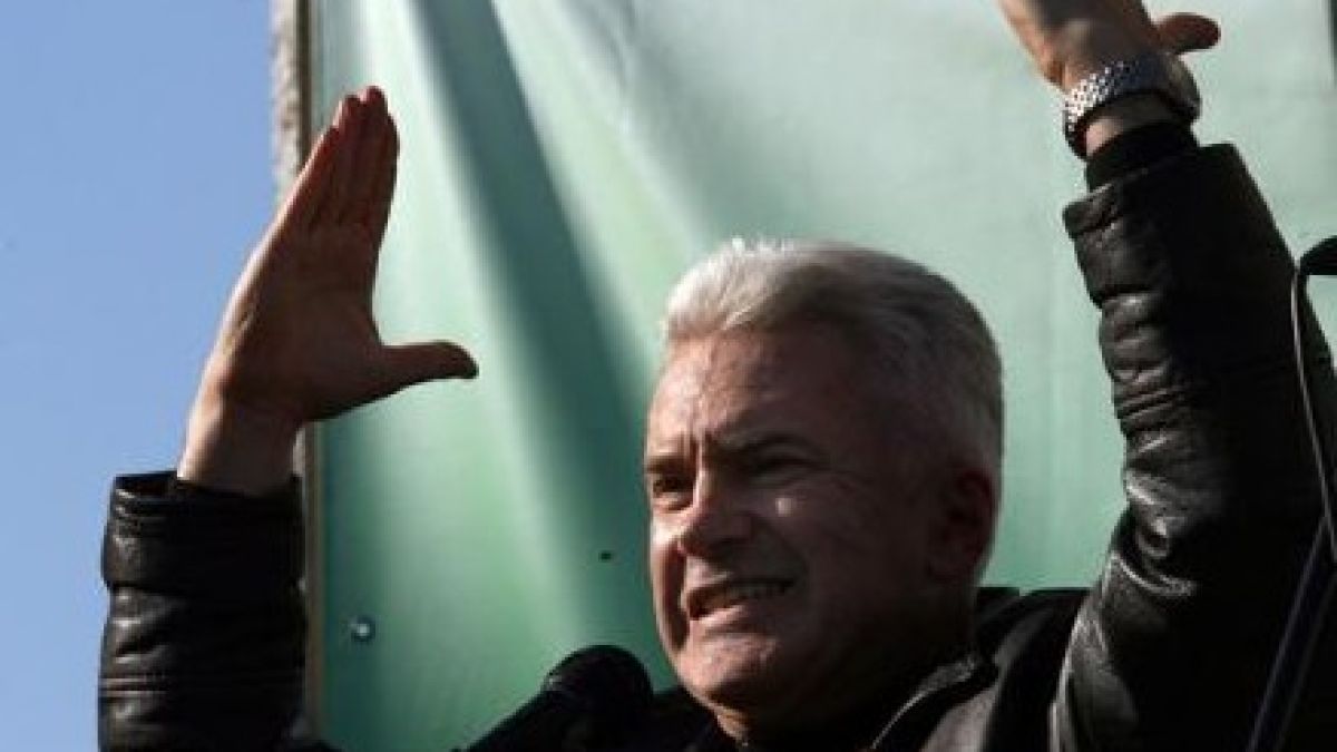 Волен се връща на екран