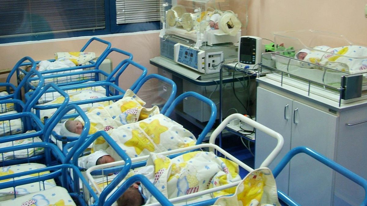 Три деца родиха деца в един ден