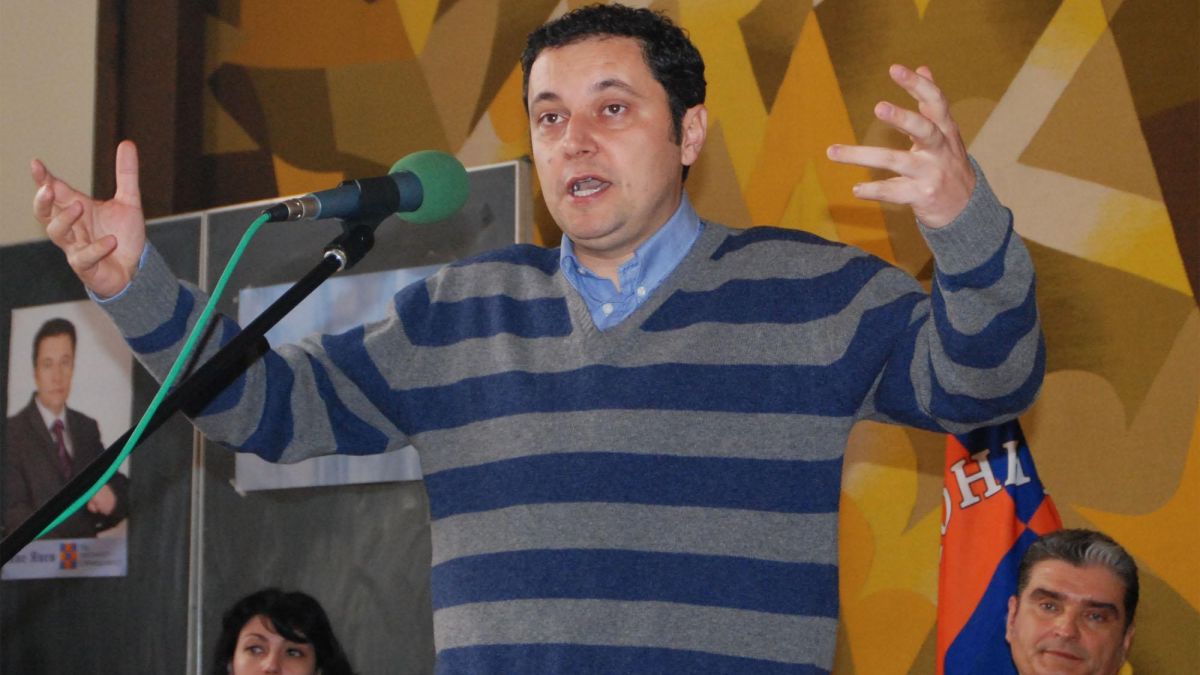 Яне: Бойко като хакер разби мазната ни и гнила политика