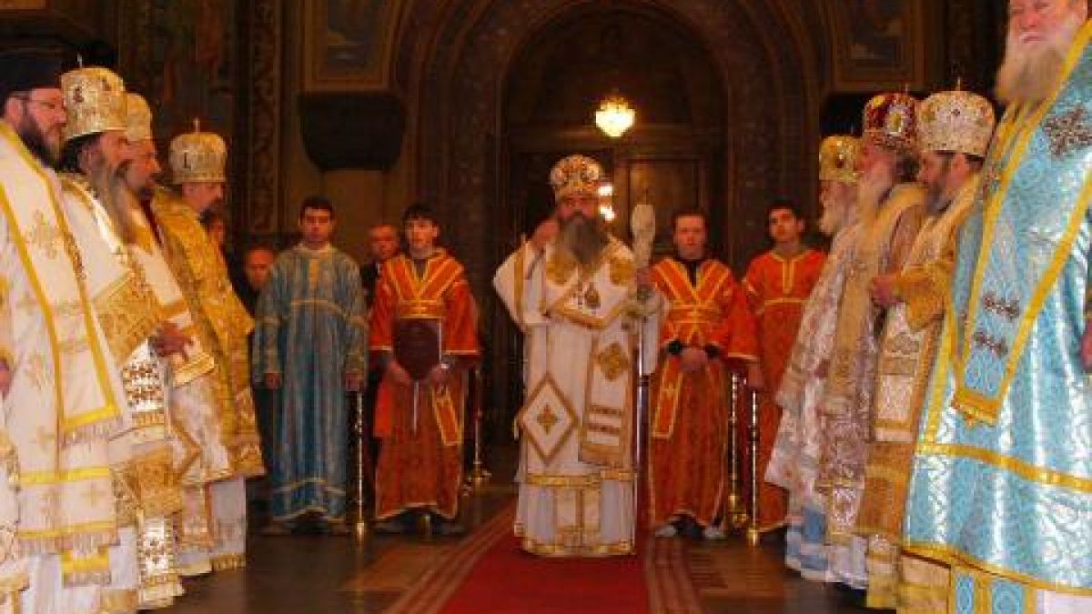 Половината духовници в Синода били агенти