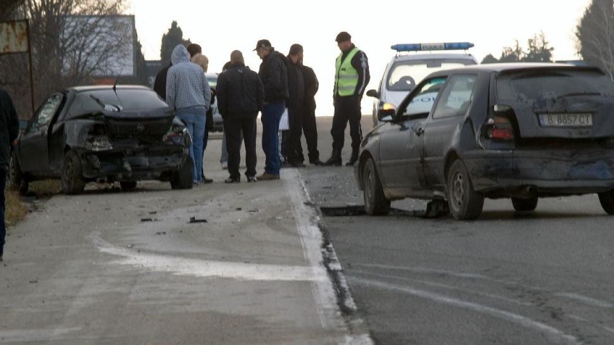 Четворна катастрофа прати в болница бременна жена