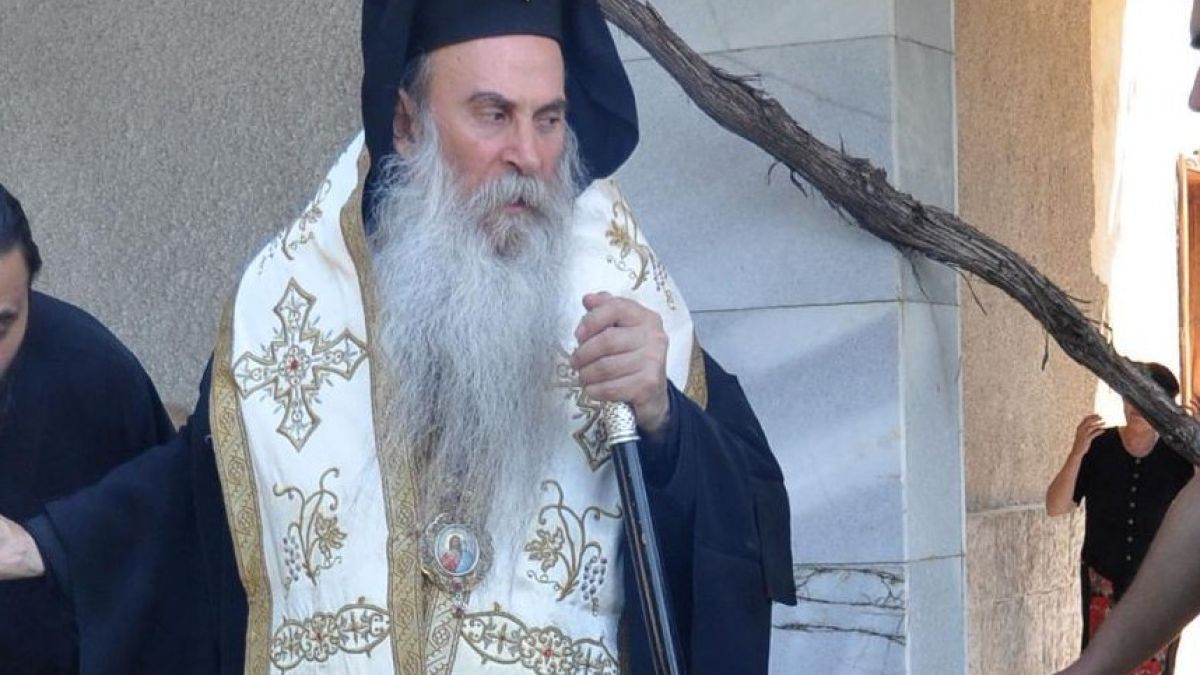 Най-богатият владика плаши със съд заради ДС