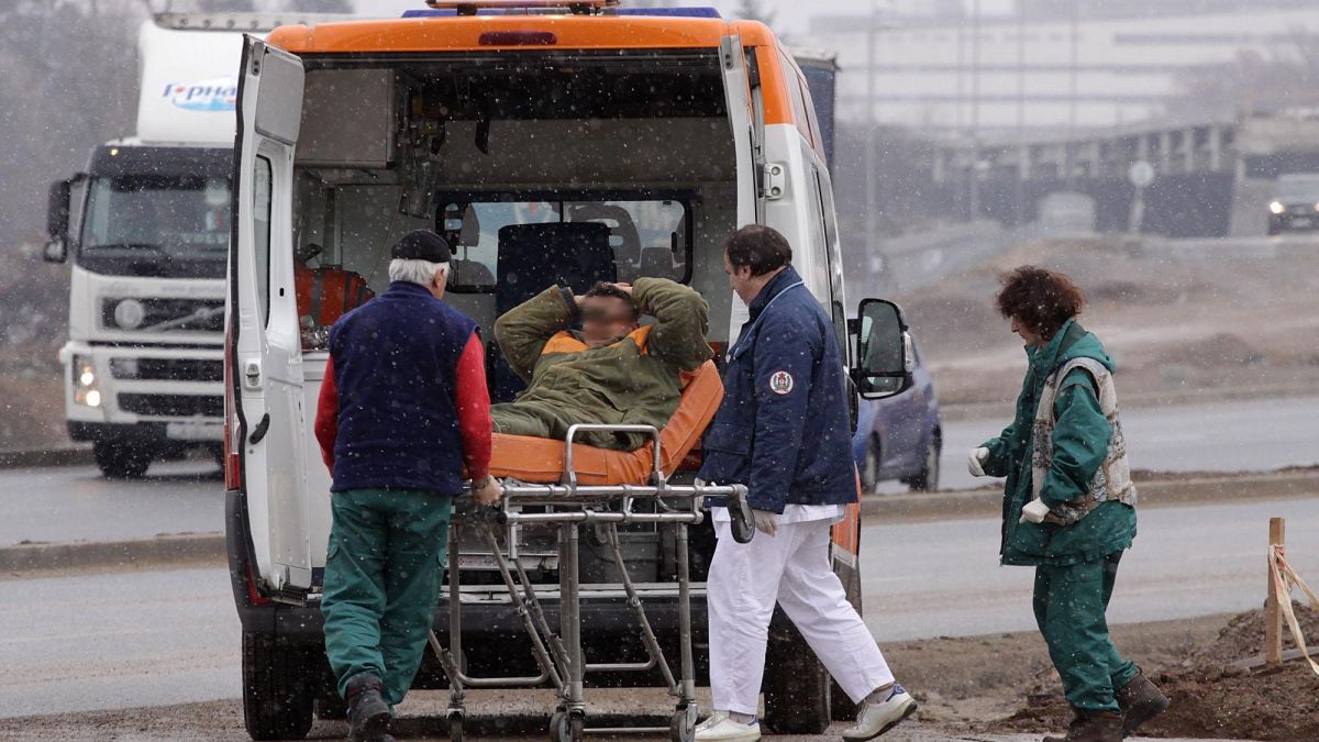 Прострелян в главата ловец бере душа в “Пирогов”