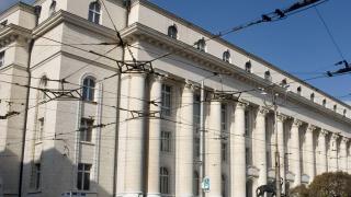 Само в БЛИЦ! Пълна идиотия до Съдебната палата в София! Столичани се чудят и маят на акъла на този шофьор (СНИМКА)