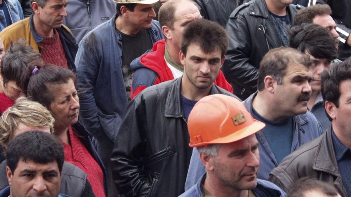50 миньори напуснаха работа в Мадан