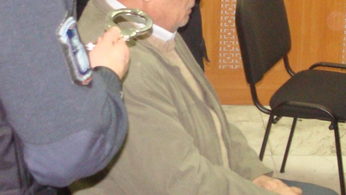 Цар Киро остава в ареста