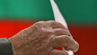 Натопиха кмет за  незаконно оръжие