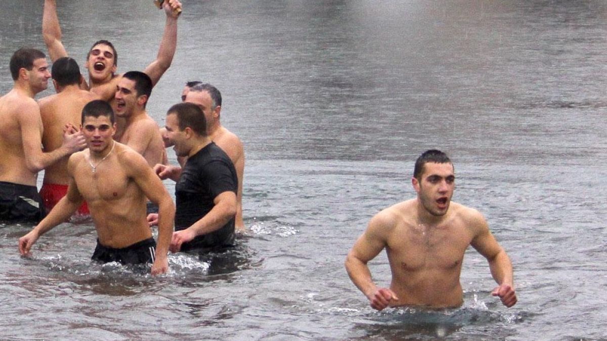 Гръцки политици освиркани на Йордановден