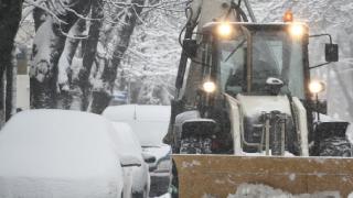 Драматична спасителна операция извади туристи от снега
