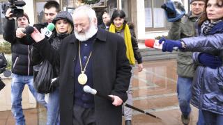 Митрополит Галактион бяга от журналисти в Свиленград