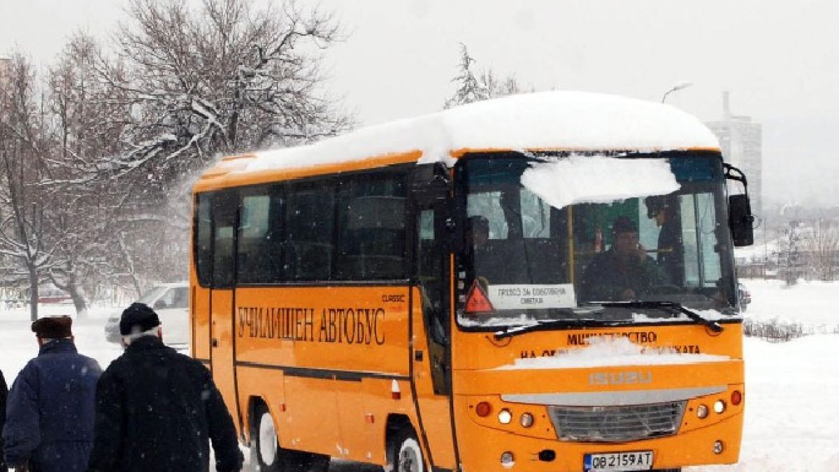 35 училища затворени заради снега
