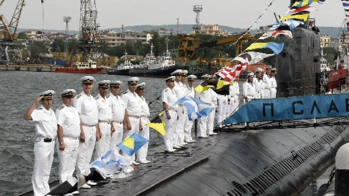 Съкращават 500 души от Военноморските сили